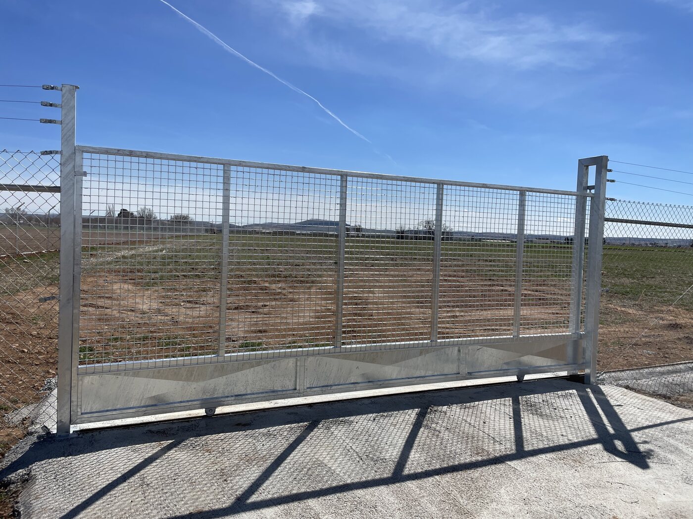 Puerta abatible ganadera galvanizada MontesFafer